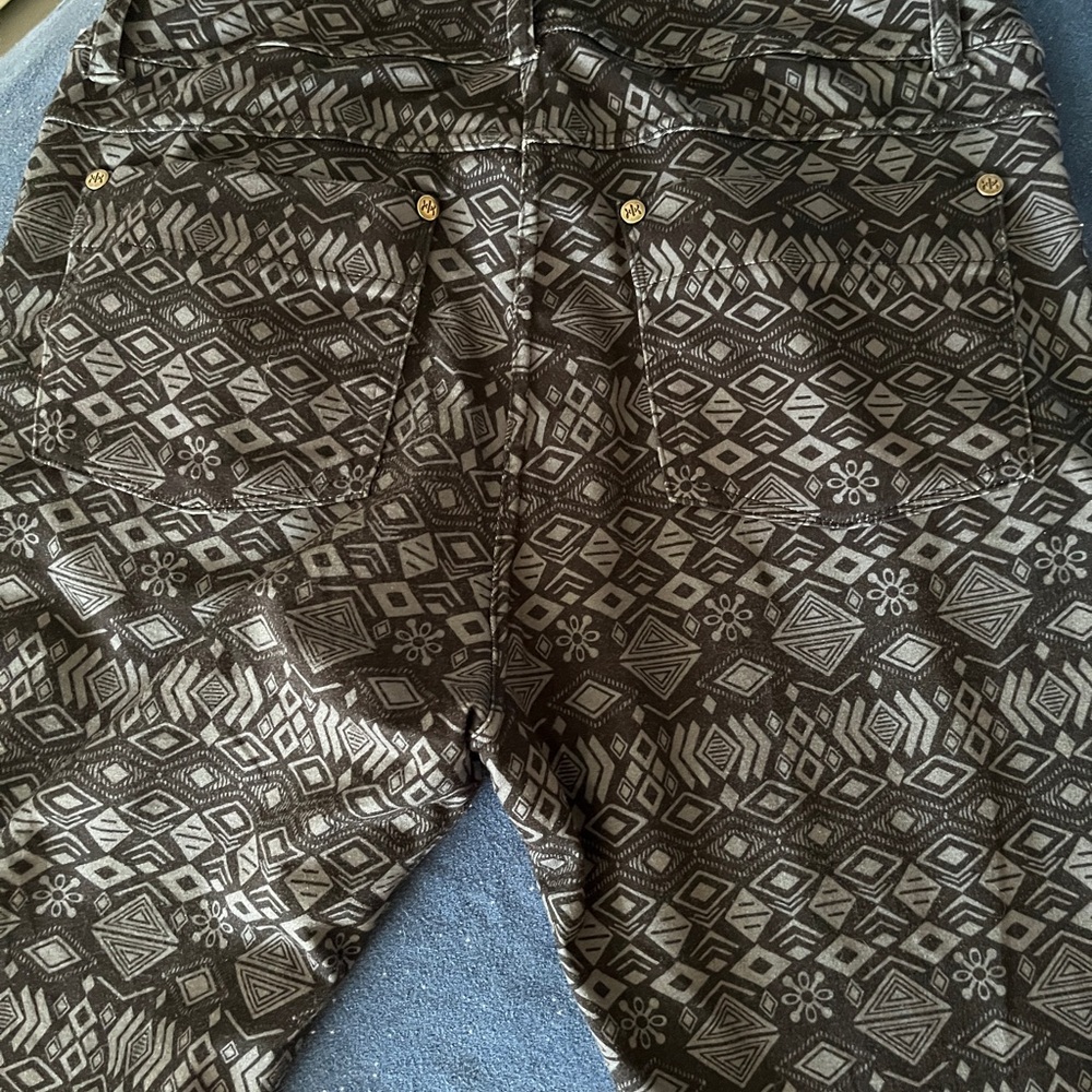 Leggings neat design flattering size P/S